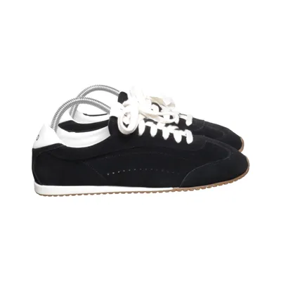 Sneakers (Black, White) from Alo Yoga
