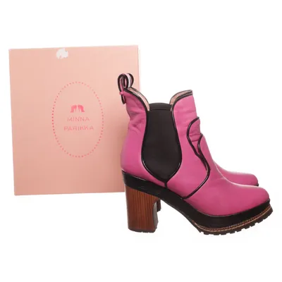 Stövlar (Rosa, Svart) från Minna Parikka