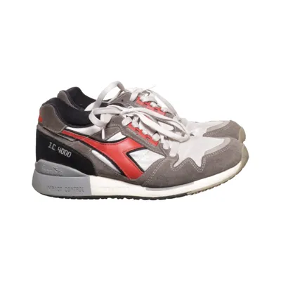 Träningsskor (Grå, Vit, Röd) från Diadora