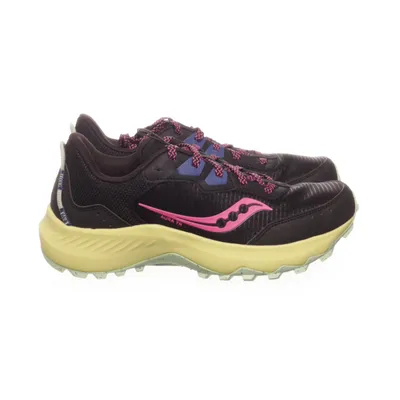 Running shoes (Aura TR) from Saucony