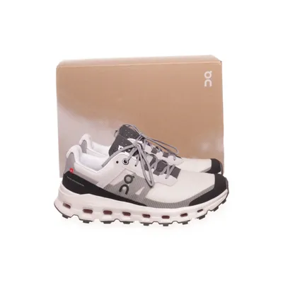Running shoes (Cloudvista) from On Running