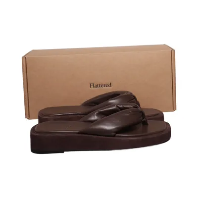 Tongs (Blair) de Flattered Cuir, Daim