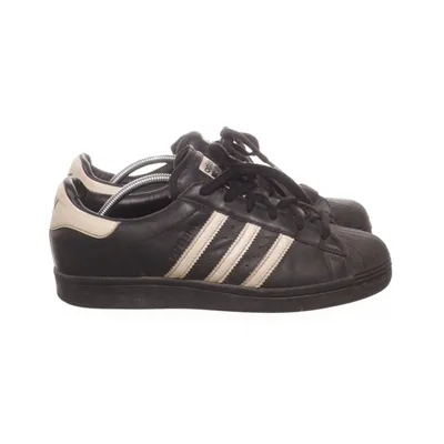 Sneakers (Superstar) från Adidas x Avavav Skinn