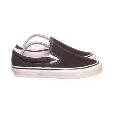 Slip-ons (Black) from Vans