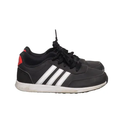 Träningsskor (Extracted product information from images.) från Adidas