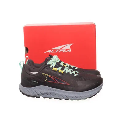 Hiking shoes (Outroad) from Altra