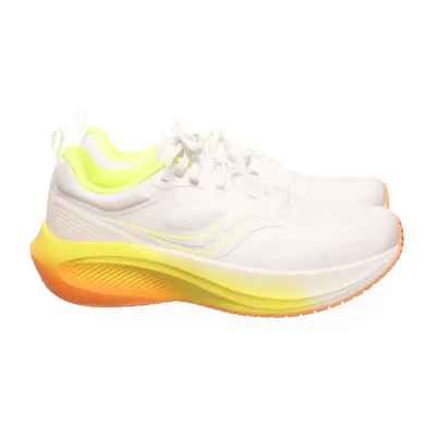 Running shoes (Surge 3) from Saucony