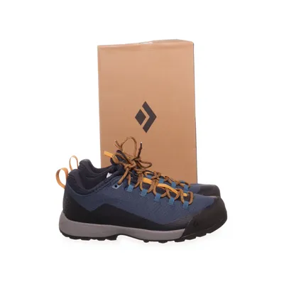 Hiking shoes (Mission LT) from Black Diamond
