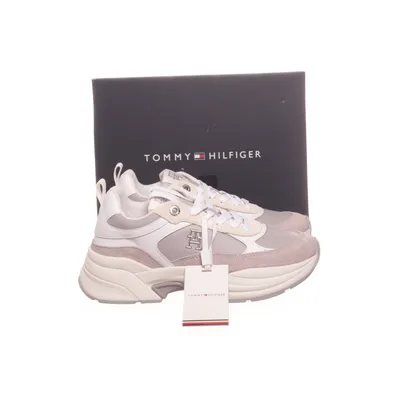 Sneakers (TH Chunky Feminine Runner) från Tommy Hilfiger Skinn, Mocka