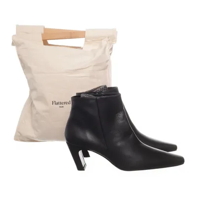 Stövletter (Svart) från Flattered Skinn