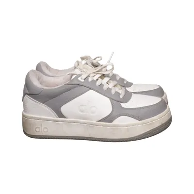 Sneaker (Grau, Weiß) von Alo Yoga