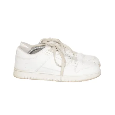 Sneakers (White) from New Yorker