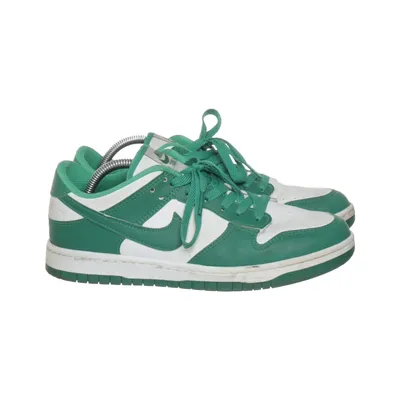 Sneakers (Dunk Low Pro) from Nike SB