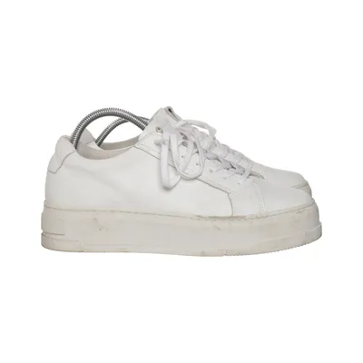 Baskets (Blanc) de Vagabond Cuir