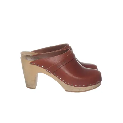 Clogs (Brown) from Swedish Hasbeens