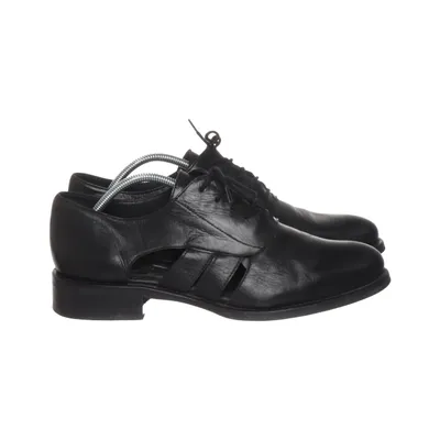 Walking shoes (Black) from Shoe the Bear