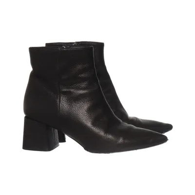 Bottes à talons (Noir) de A Pair Footwear Cuir