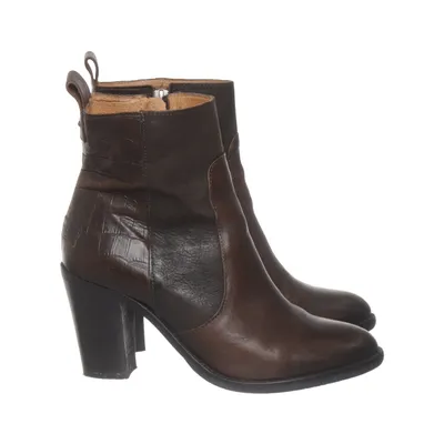 Bottes à talons (Marron) de Shabbies