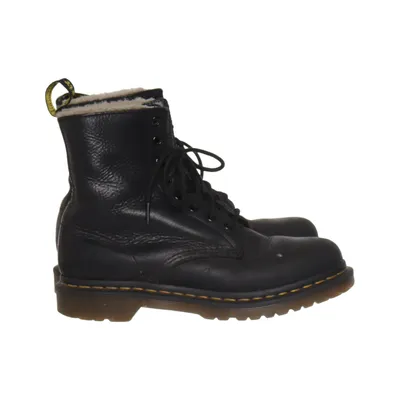 Laced boots (Serena) from Dr. Martens
