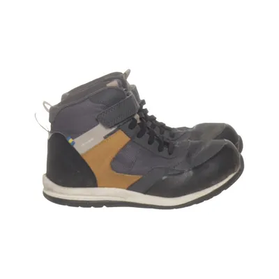 Trainers (Gray) from Kavat