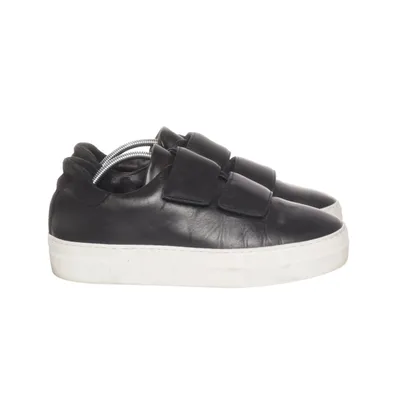 Sneakers (Black) from Jim Rickey