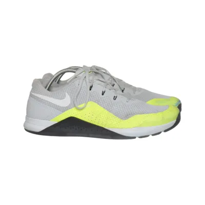 Baskets (Gris, Jaune, Noir) de Nike Training