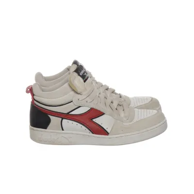 Basketskor (Vit, Röd, Grå) från Diadora