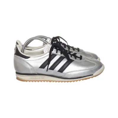 Baskets (Argent, Noir) de Adidas