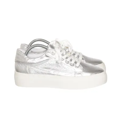 Sneakers (Silverfärgad) från TCM Skinn