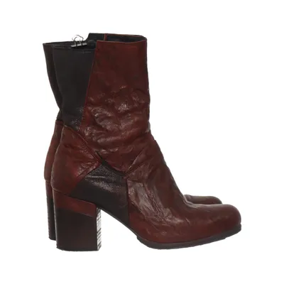 Heeled boots (Brown, Black) from Khrio