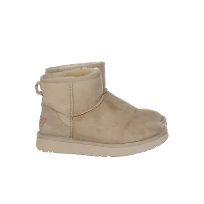 Enkellaarzen (Classic Mini II) van UGG Suède