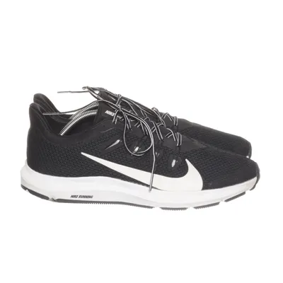 Sneakers (Quest) från Nike