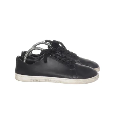 Sneakers (Black) from Feel Grounds