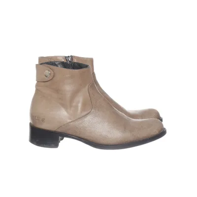 Ankle boots (Beige, Red) from Nude