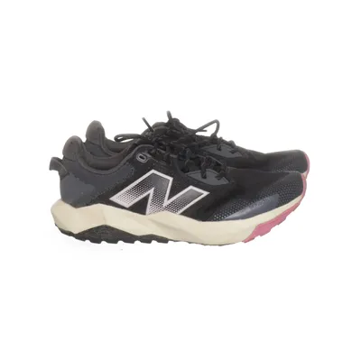 Running shoes (WTNTRLP6) from New Balance
