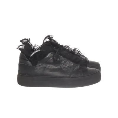 Sneakers (Black) from Pavement