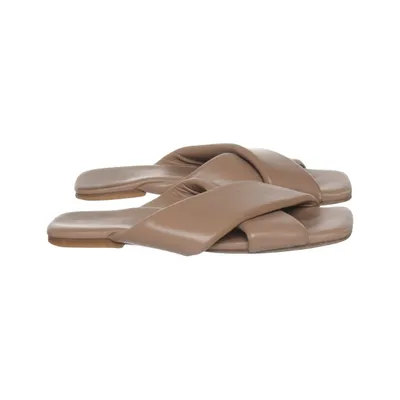 Mules (Beige) de A Pair Cuir