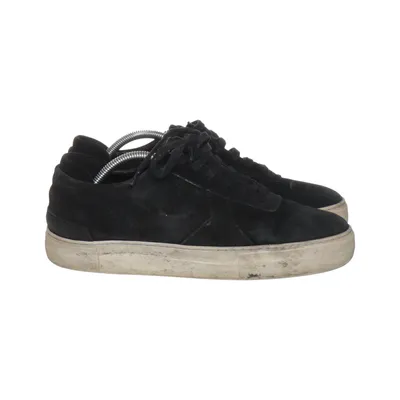 Sneakers (Black) from Axel Arigato