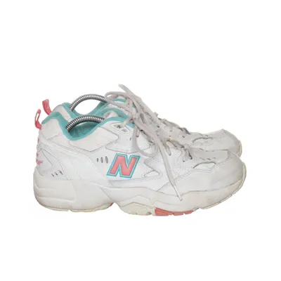 Sneakers (WX608WT1) från New Balance