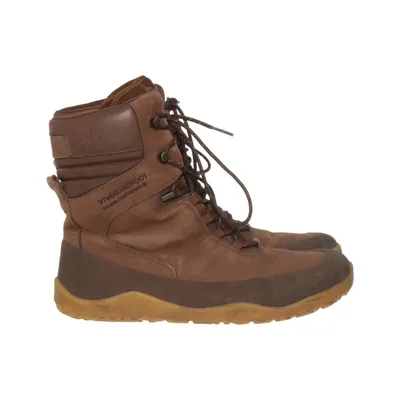 Laced boots (Tracker) from Vivobarefoot