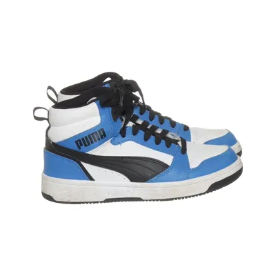 Basketball shoes (Blue, White, Black) from Puma
