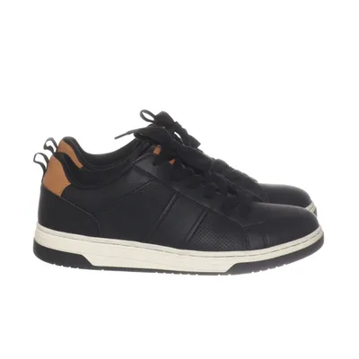Sneakers (Black) from Memphis One