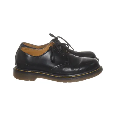 Derbyskor (AW501) från Dr. Martens