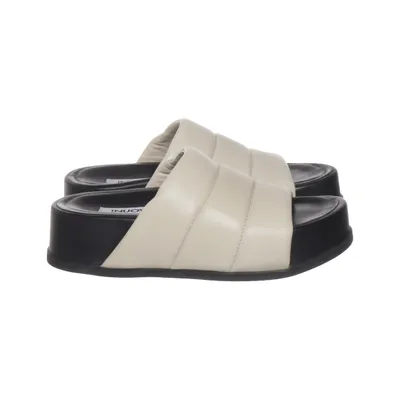 Slip-ins (Beige, Black) from Inuovo Leather