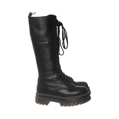 Boots (AUDRICK 20I BOOT) from Dr. Martens Leather