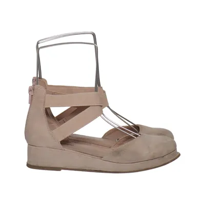 Sandals (Beige) from Graceland