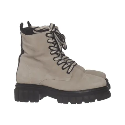 Laced boots (Beige, Black) from Maruti