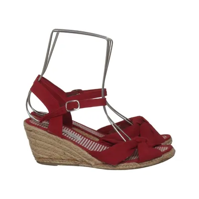 Wedges (Red, White) from Oscaria