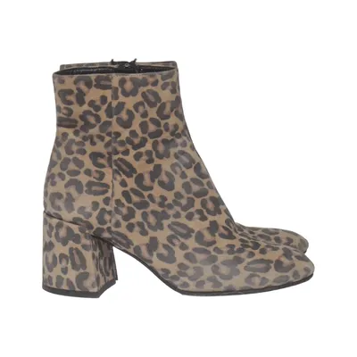 Bottes à talons (Marron, Noir) de A Pair Footwear Cuir
