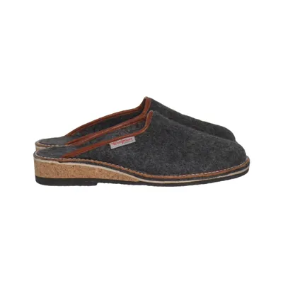 Slippers (Gray, Brown) from Woolpower
